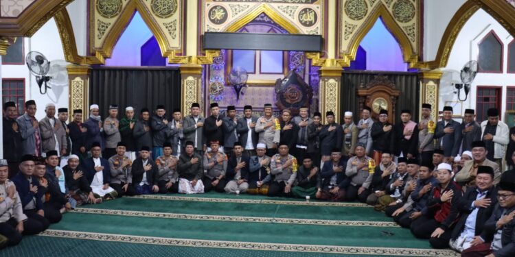Safari Subuh Di Masjid Jami’ Ridwan, Kapolres Aceh Tengah : Tingkatkan Kepedulian Terhadap Keluarga