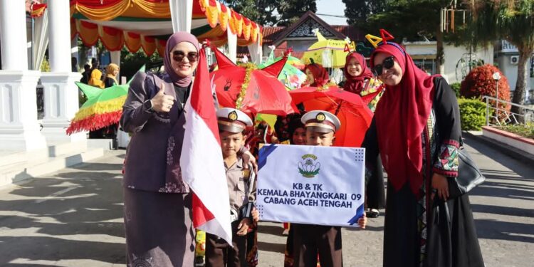 Ketua DPRK Fitriana Mugie Saksikan Karnaval Budaya Meriahkan Hari Jadi Kute Takengon Ke-448