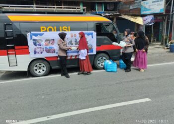Polres Bener Meriah Bagikan Nasi Gratis Untuk Warga
