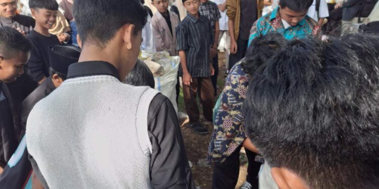LSM LIPGA Dan PROSAT Kembali Dengan Kegiatan Peduli Sampah