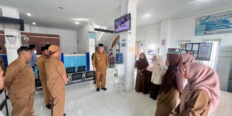 Pastikan Pelayanan Pemerintah Berjalan Baik, Bupati Bener Meriah Sidak Sejumlah Instansi