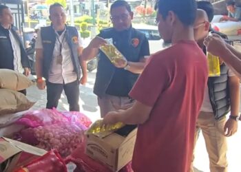 Satreskrim Polres Aceh Tengah Cek Volume Minyak Goreng Di Sejumlah Pasar