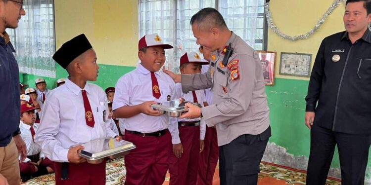Wakapolres Aceh Tengah Hadiri Launching Program Makan Bergizi Gratis Di SDN 4 Bies