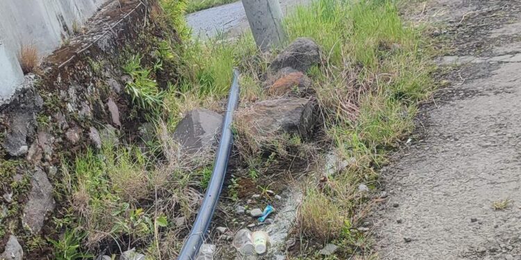 Pekerjaan Pipa Air Bersih Di Kampung Pepayungan Angkup Diduga Semrawut dan Tidak Becus