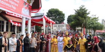 Ribuan Peserta Karnaval Semarakkan HUT RI Ke-80, Kapolres Dan Forkopimda Turun Menyapa