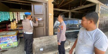 “Ngopi Boleh, Narkoba Jangan”, Polres Aceh Tengah Tempel Brosur Himbauan
