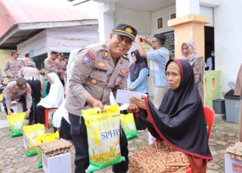 Polres Aceh Tengah Hadir Membawa Berkah, Warga Pucuk Deku Terharu Terima Sembako Dan Layanan Kesehatan Gratis