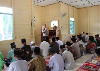 Safari Jum’at di Kampung Jamat, Kapolres Aceh Tengah Ajak Perkuat Silaturahmi Dan Pengawasan Anak
