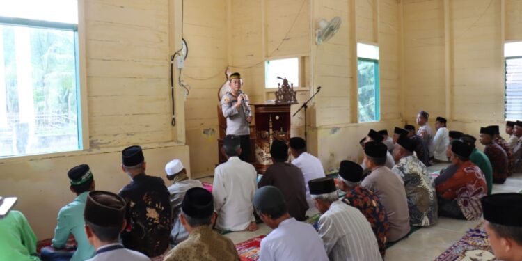Safari Jum’at di Kampung Jamat, Kapolres Aceh Tengah Ajak Perkuat Silaturahmi Dan Pengawasan Anak