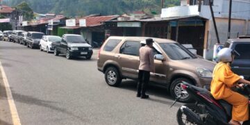 Polsek Bebesen Terus Lakukan Pengaturan Arus Lalin Di Tiga SPBU, Wujudkan Kelancaran Dan Kenyamanan