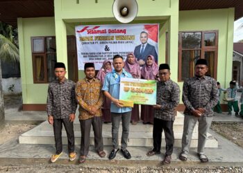 Kader Gerindra dan Direktur Utama Gren Palma Jaya Riau  Pebriyan Wnaldi Bangun Toilet dan Bayarkan Gaji Guru yang Lama Tertunda