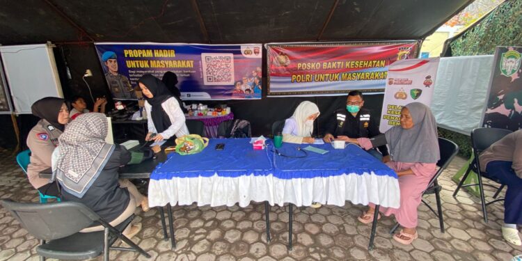 Hadir Di Posko Pengungsian, Polres Aceh Tengah Berikan Yankes Gratis Kepada Warga