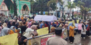 Ras Terkuat Dimuka Bumi, APG Gelar Aksi Demonstrasi Di DPRK Aceh Tengah