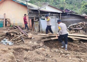 Polres Aceh Tengah Dan BKO Brimob Bantu Pulihkan Empat Fasilitas Umum dan Satu Rumah Warga