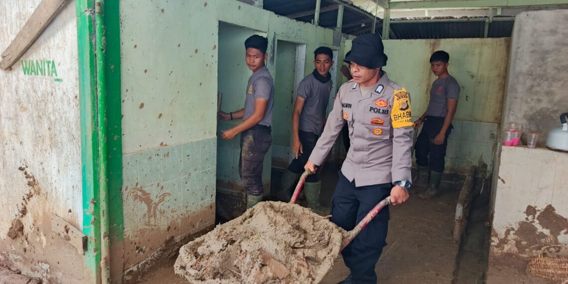 Polri Di Aceh Tengah Gotong Royong Serentak, 13 Titik Fasilitas Umum Dibersihkan