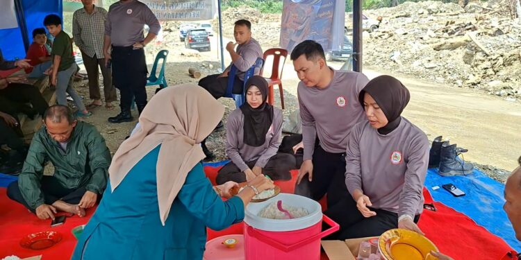 STIK-PTIK Angkatan 83 Salurkan Daging Meugang Dan Masak Untuk Warga Kala Segi Jelang Ramadhan