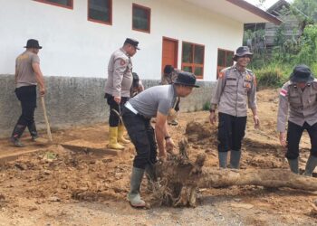 Polri Kurve Dan Gotong Royong Di Fasilitas Pendidikan Dan Kesehatan