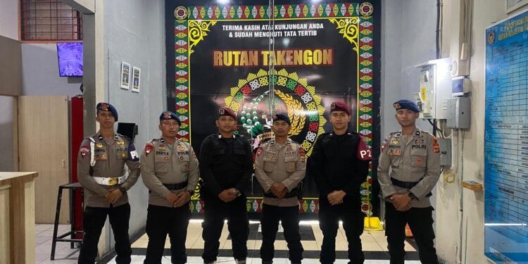 Personel Brimob Batalyon D Pelopor Polda Aceh Sambangi Rutan Takengon 