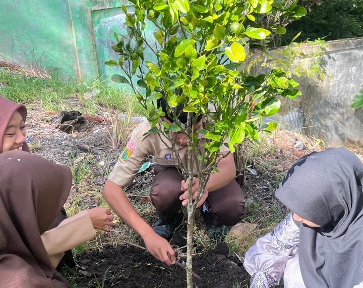 Peringati Hardiknas 2026, SMAN 4 Takengon Gelar Upacara Dan Tanam Pohon Berbuah