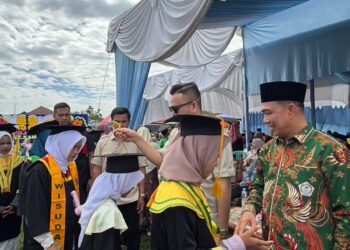 Hadiri Wisuda Santri MDTA, Guru Dan Masyarakat Doakan Pebriyan Winaldi Jadi Pemimpin Masa Depan Kampar