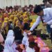 Ditengah Prosesi Munyerahni Murid Ku Tengku Guru, Pemberian Amplop Oleh Bupati Tuai Pertanyaan