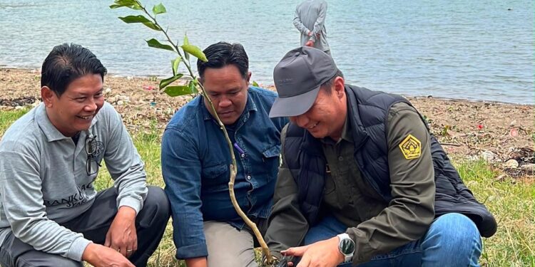 Sekda Aceh Tengah Mursyid Ajak Masyarakat Rawat Pohon Demi Kelestarian Danau Lut Tawar