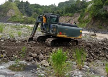 Masyarakat Patungan Bangun Jembatan Darurat Bintang Pepara – Cekal