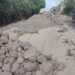 Drainase Dibangun, Material Menguasai Badan Jalan Di Kampung Umang